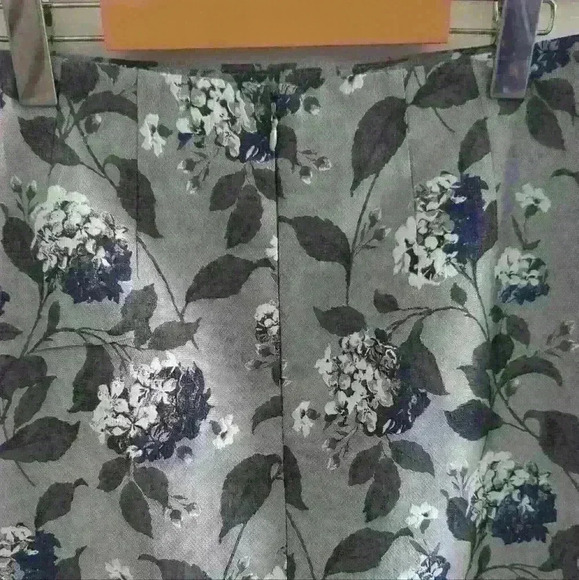 LOFT | Women's Silver Metallic Brocade Floral Pencil Mini Skirt - Picture 5 of 5